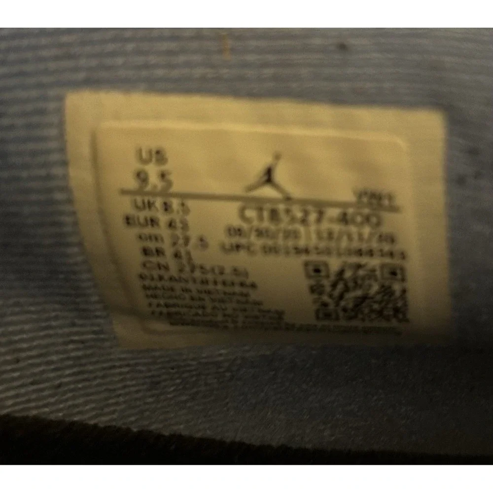 Size 9.5 Jordan 4 Retro Mid University Blue Sneakers Men's UNC